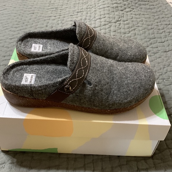 Earth Origins Janet Slip Ons - Picture 5 of 8